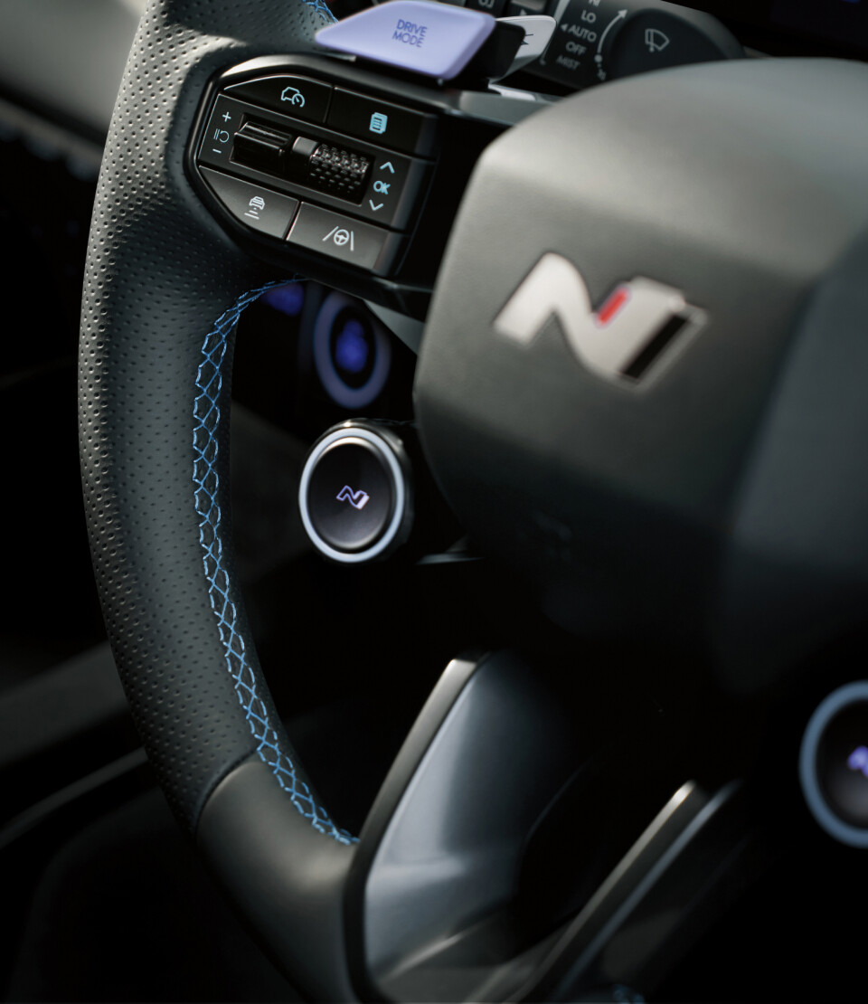 IONIQ 5 N - N専用半パンチング・レザーステアリング・ホイール