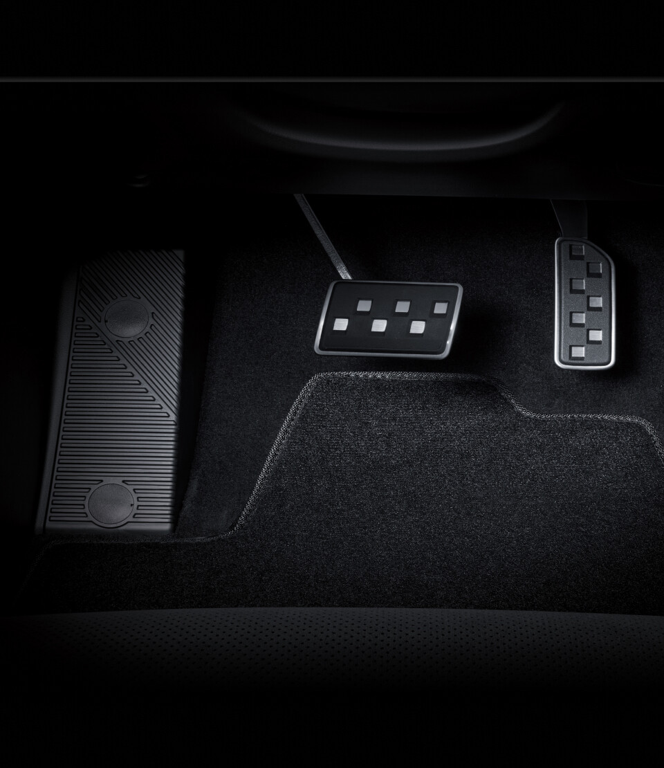 IONIQ 5 N - N専用のメタルペダル&フットレスト