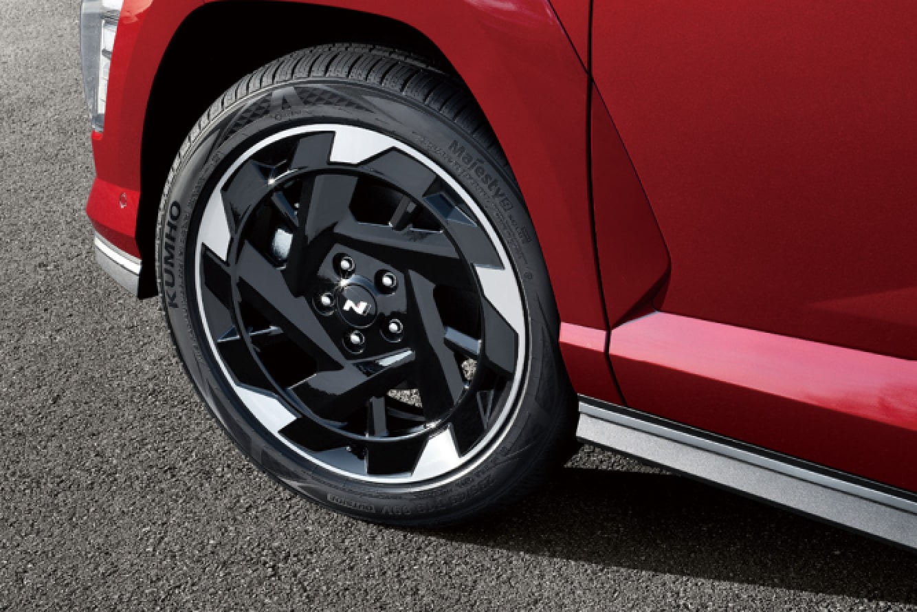 N Line専用デザイン19インチアルミホイール＆235/45R19タイヤ