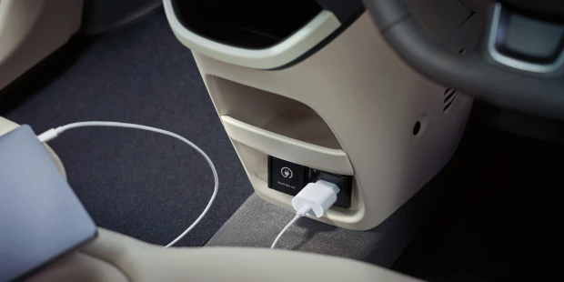 INSTER(インスター) Charging - 室内 V2L(Vehicle to Load) - Hyundai Mobility Japan(ヒョンデ ジャパン)