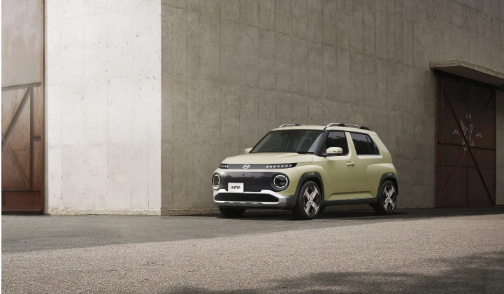 INSTER(インスター) - 道路上のINSTERの様子 - Hyundai Mobility Japan (ヒョンデ ジャパン)