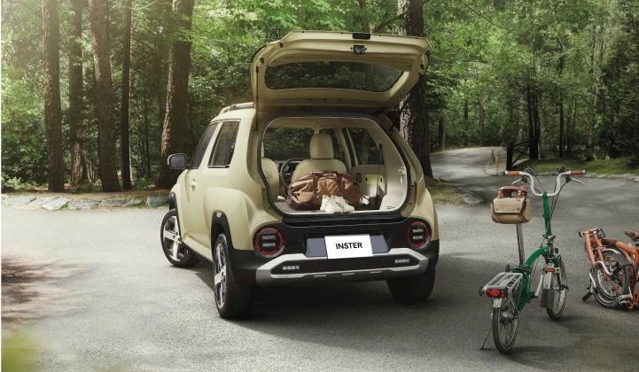 INSTER(インスター) - 多量の荷物が積めるトランクの様子 - Hyundai Mobility Japan (ヒョンデ ジャパン)