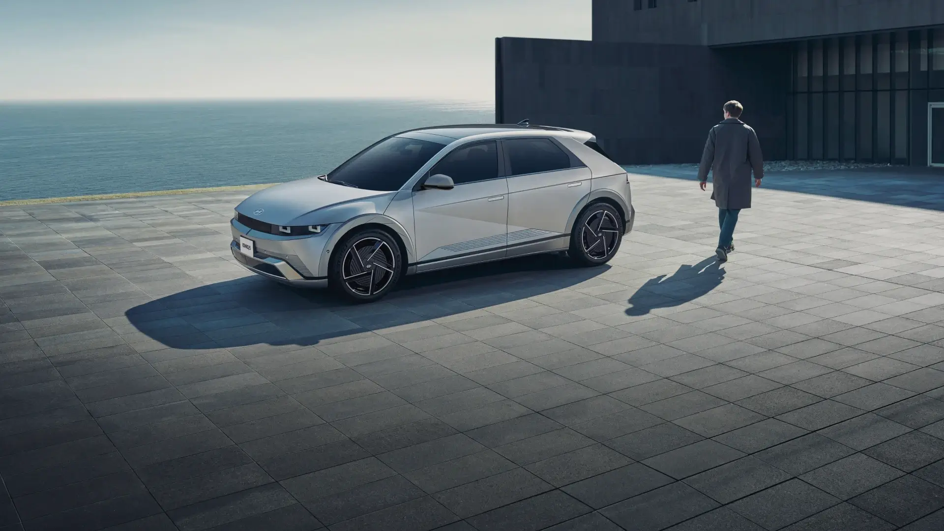 The new IONIQ 5 (アイオニック5)エクステリア 側面 - Hyundai Mobility Japan (ヒョンデ ジャパン)