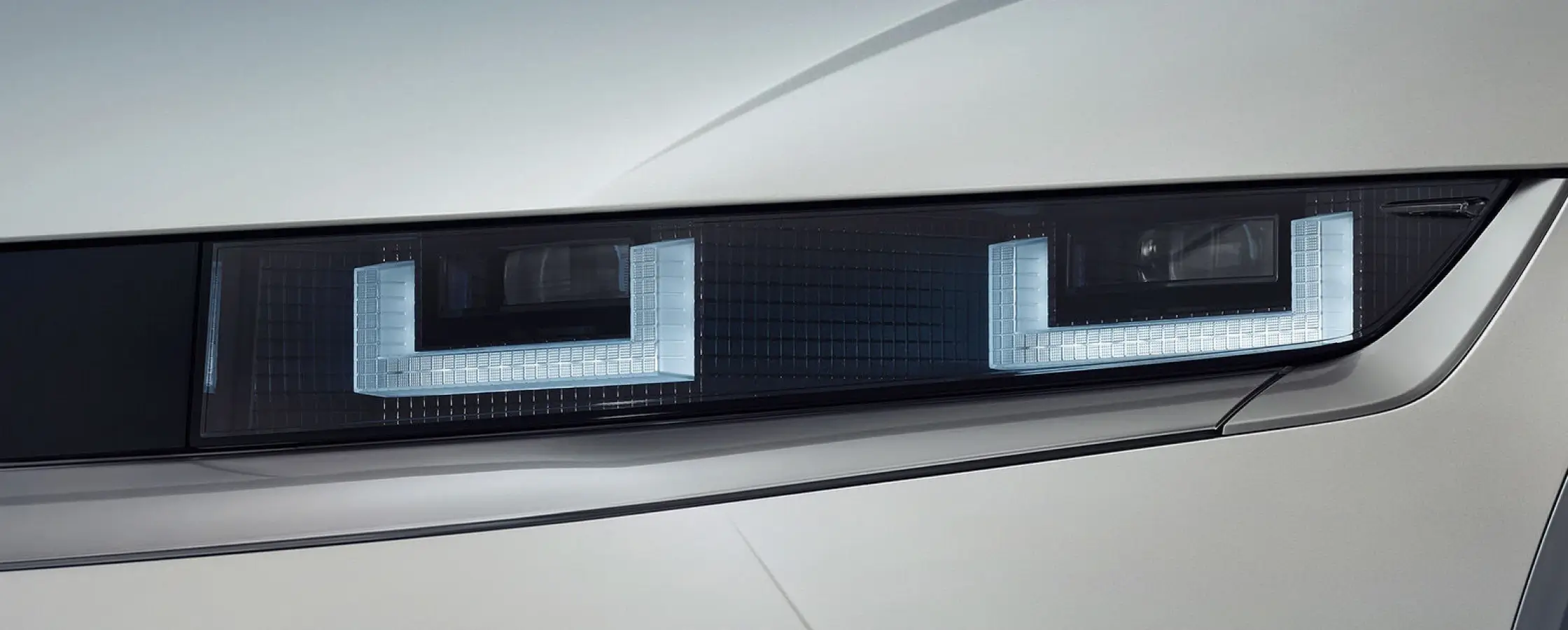 The new IONIQ 5 (アイオニック５)エクステリア - Full LEDヘッドランプ- Hyundai Mobility Japan (ヒョンデ ジャパン)