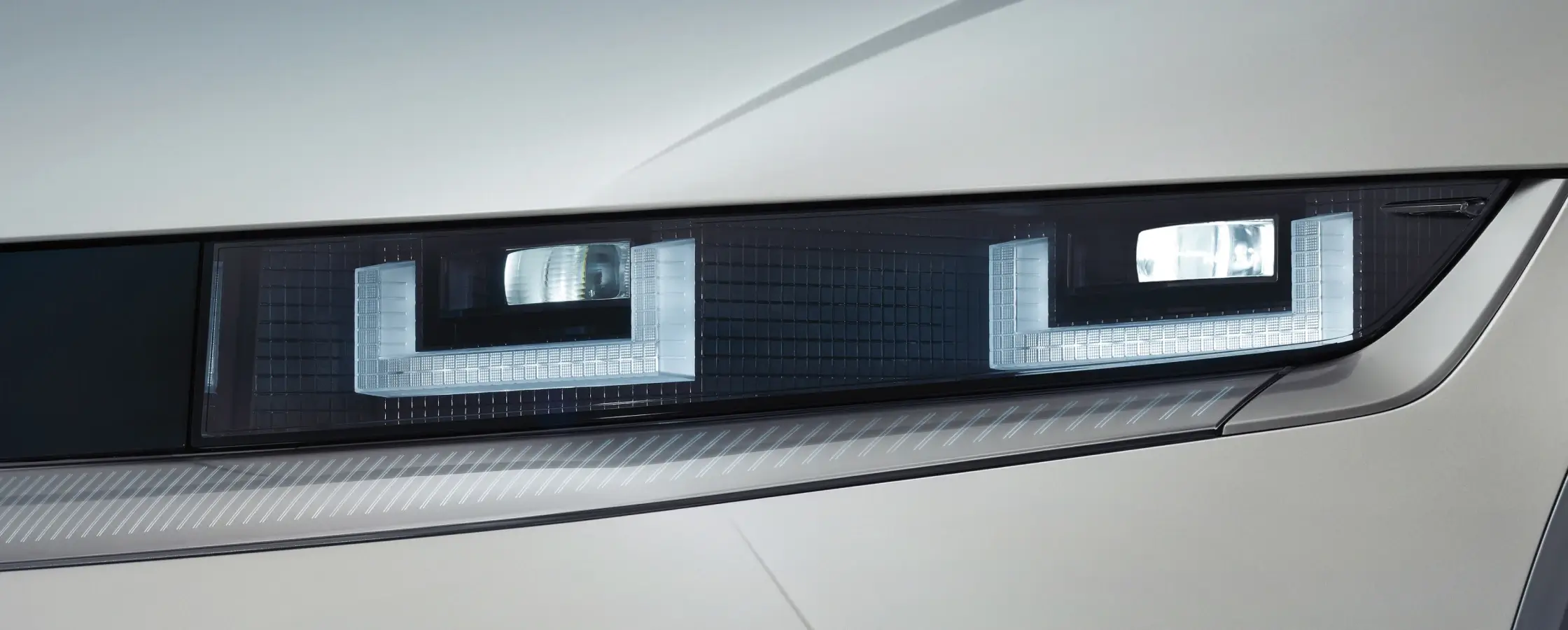 The new IONIQ 5 (アイオニック５)エクステリア - Full LEDヘッドランプ- Hyundai Mobility Japan (ヒョンデ ジャパン)