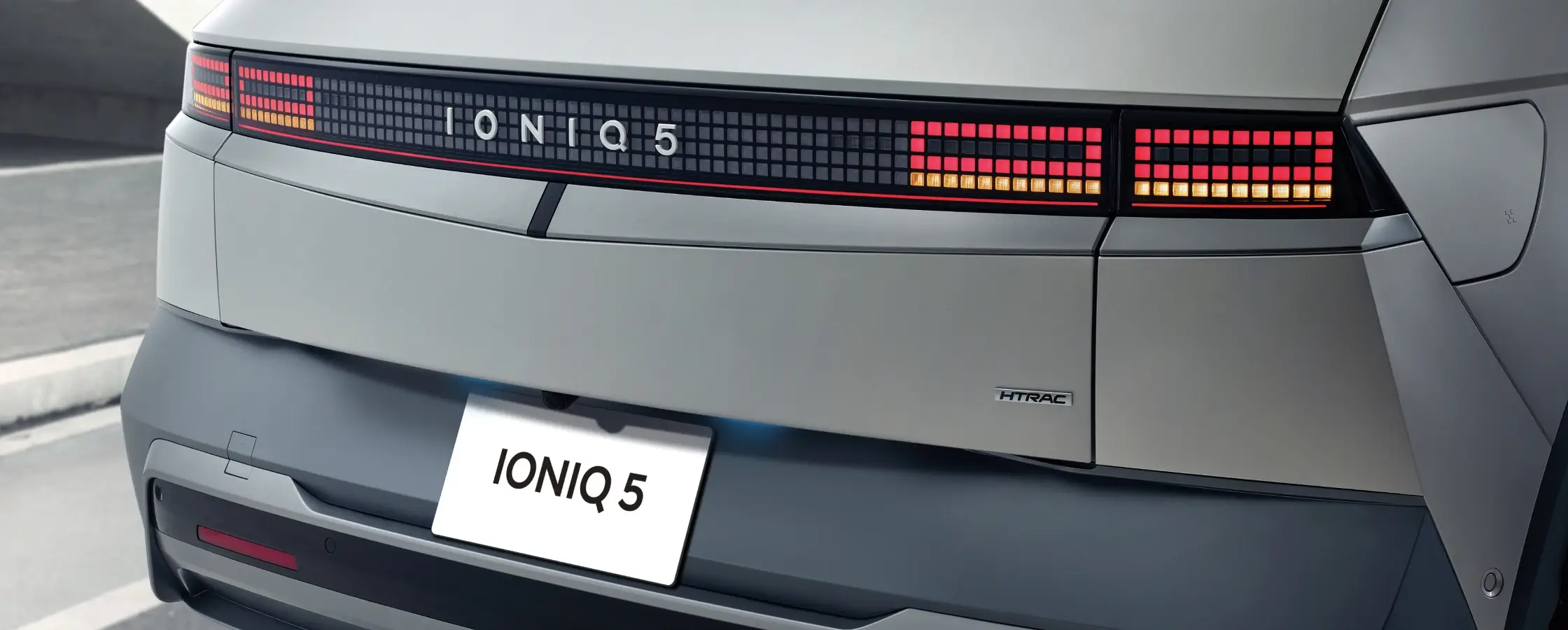 The new IONIQ 5 (アイオニック５)エクステリア - パラメトリックピクセルLEDリヤコンビランプ- Hyundai Mobility Japan (ヒョンデ ジャパン)