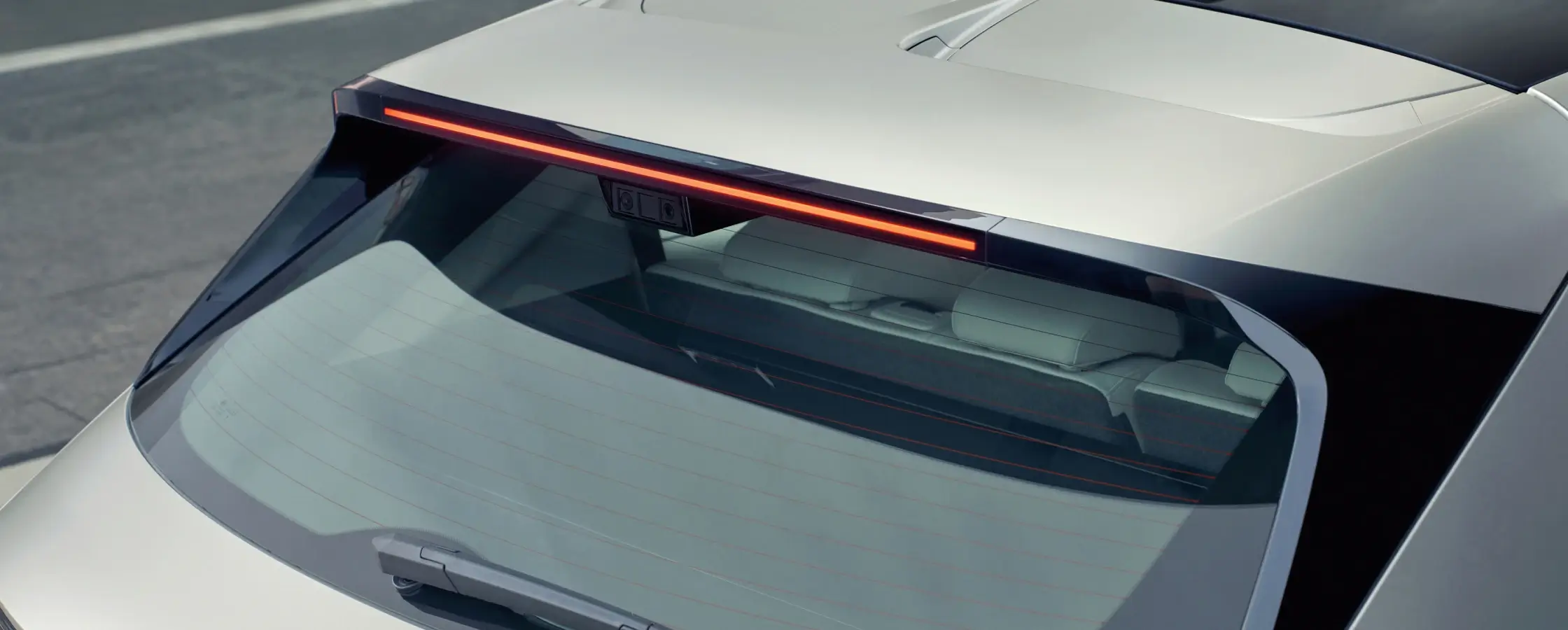The new IONIQ 5 (アイオニック５)エクステリア - エアロダイナミックリアルーフスポイラー- Hyundai Mobility Japan (ヒョンデ ジャパン)