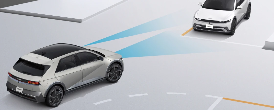 The new IONIQ 5 (アイオニック５)安全性と利便性 - 前方衝突防止アシスト(FCA) - Hyundai Mobility Japan (ヒョンデ ジャパン)