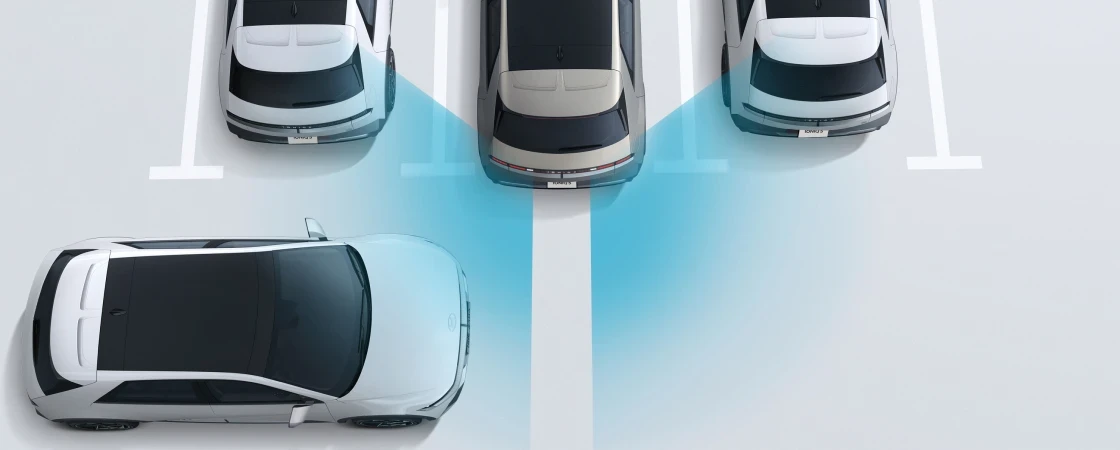The new IONIQ 5 (アイオニック５)安全性と利便性 - リヤクロストラフィックコリジョンアボイダンスアシスト(RCCA) - Hyundai Mobility Japan (ヒョンデ ジャパン)