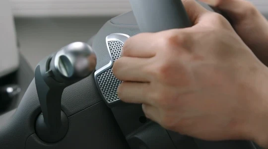 The new IONIQ 5 (アイオニック5) テクノロジー - i-Pedalアクセルペダルのみを使用して加速、減速、停止が可能 - Hyundai Mobility Japan (ヒョンデ ジャパン)