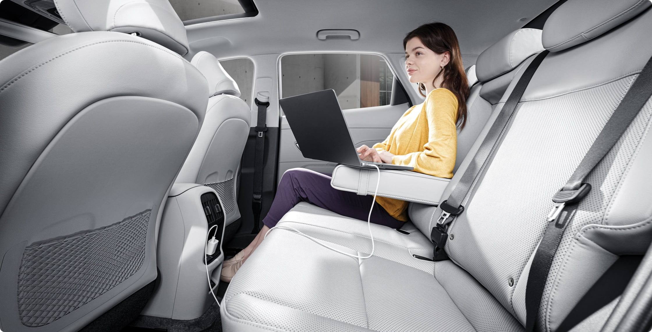 KONA EV Function 室内V2L（Vehicle to Load） - Hyundai Mobility Japan (ヒョンデ ジャパン)