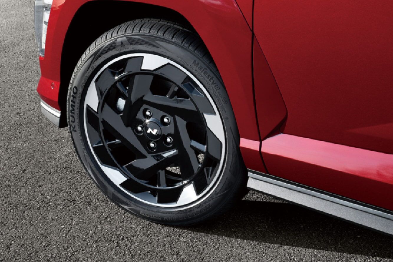 N Line専用デザイン19インチアルミホイール＆235/45R19タイヤ