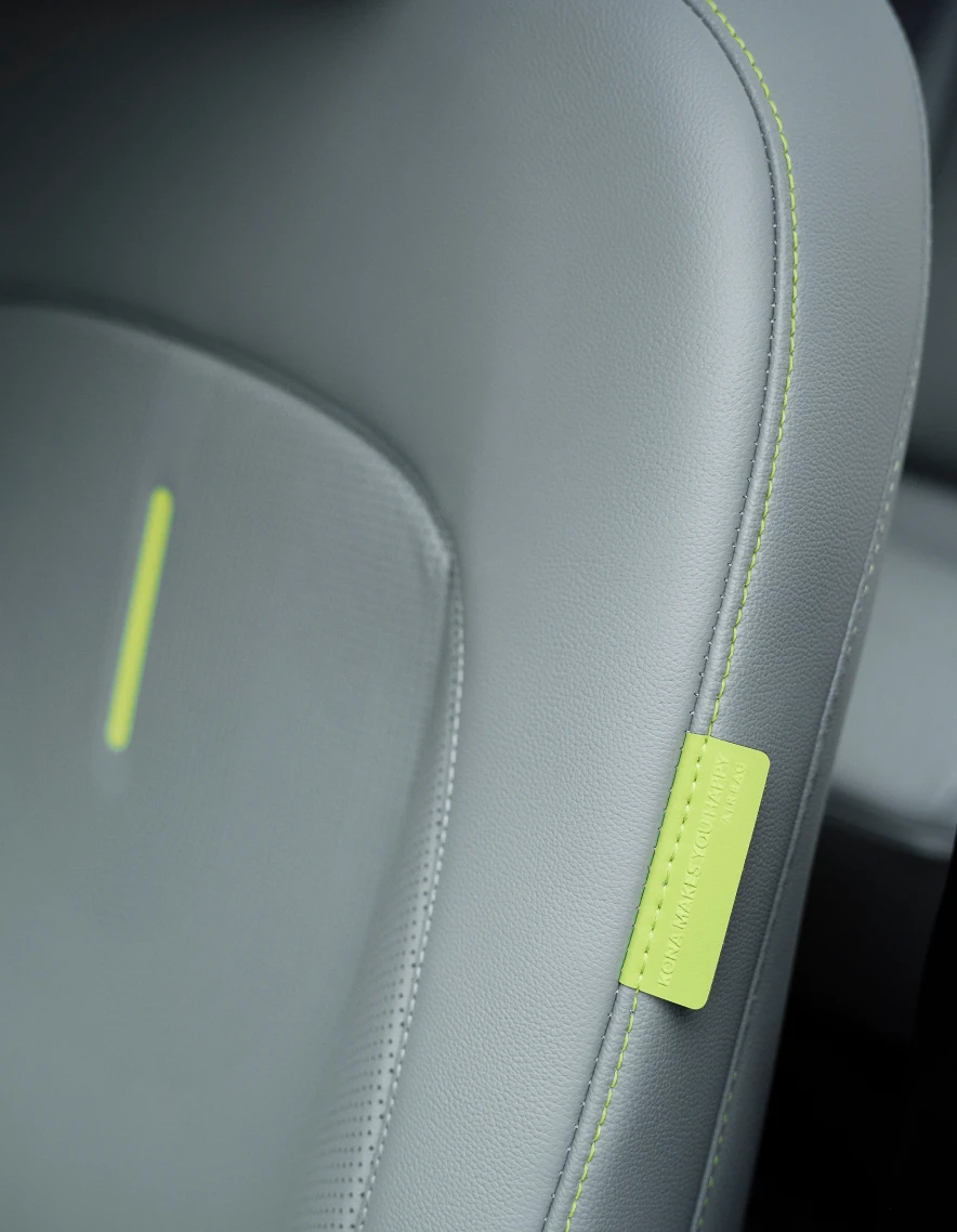 KONA Mauna Loa (コナマウナロア)エクステリアカラーと調和するセージグリーンと、あそび心を刺激するイエロー - Hyundai Mobility Japan (ヒョンデ ジャパン)