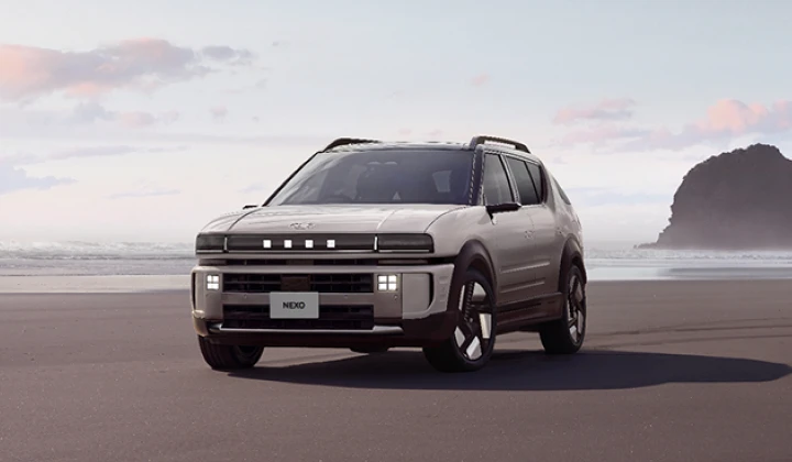 海岸に建てられたThe all-new NEXOフロントビュー - Hyundai Mobility Japan (ヒョンデ ジャパン)