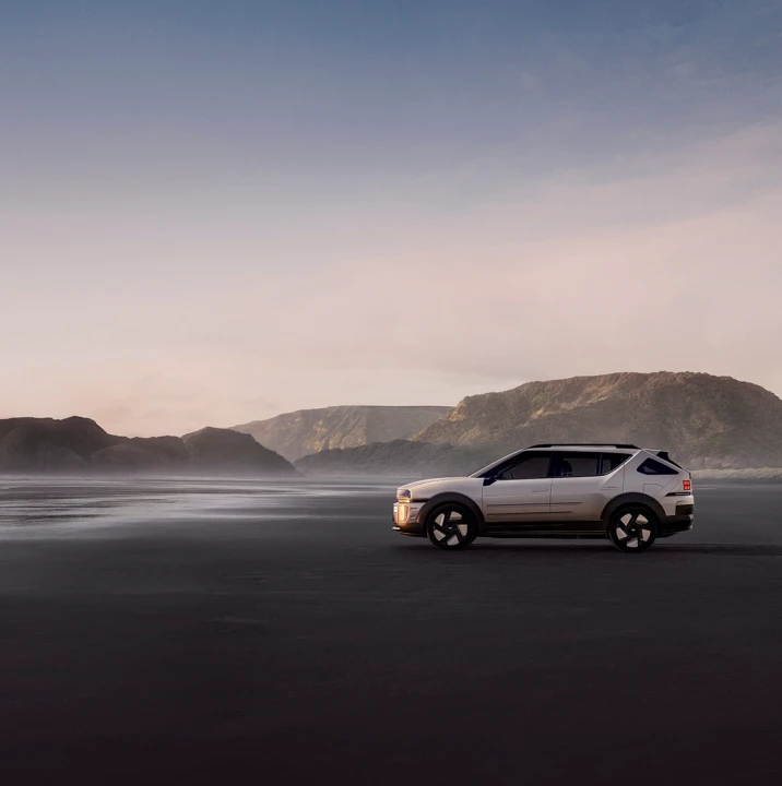 海岸の風景を横切る、全く新しいNEXOのサイド - Hyundai Mobility Japan (ヒョンデ ジャパン)