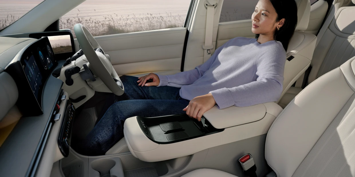 前席リラクゼーションコンフォートシート[レッグレスト付] - Hyundai Mobility Japan (ヒョンデ ジャパン)