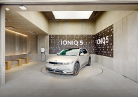 Hyundai Customer Experience Center 横浜バーチャル・ショールーム：納車室 - Hyundai Mobility Japan (ヒョンデ ジャパン)