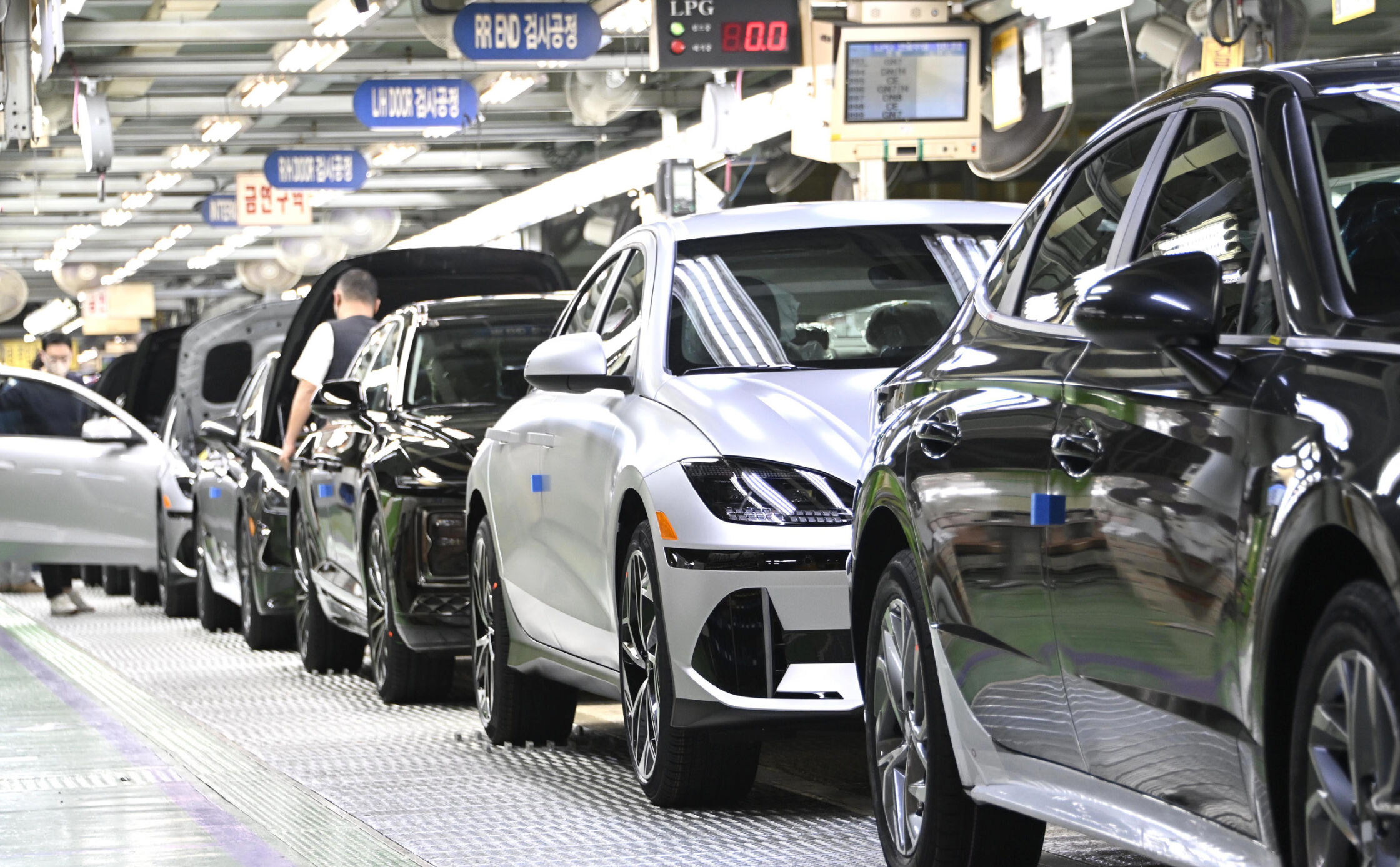 Hyundai 牙山工場でアイオニック6（IONIQ6）が生産されている様子  -  ヒョンデモビリティジャパン ブランドストーリー