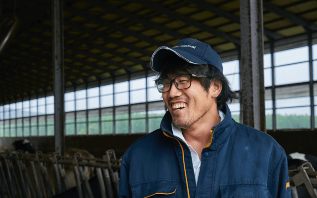 酪農家の髙木さんは上士幌に戻り、放牧式の酪農に取り組んでおります。- ヒョンデモビリティジャパン ライフスタイル